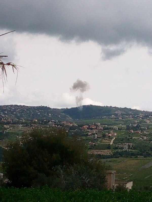Israeli army artillery fire and an air strike in Markaba