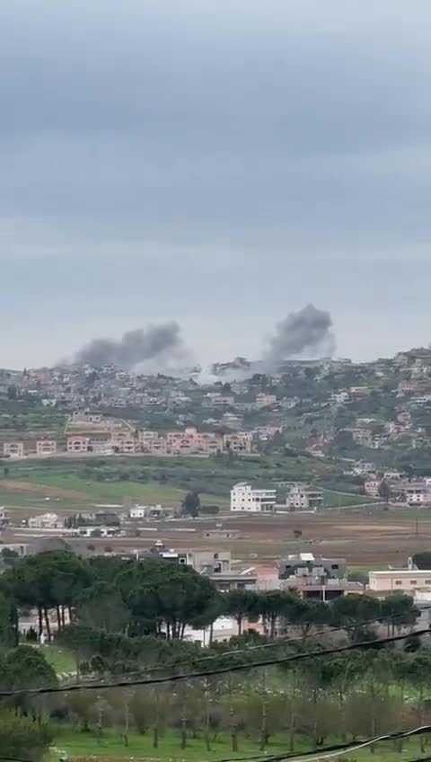Luftangriffe der israelischen Armee in Ayta Ash Shab