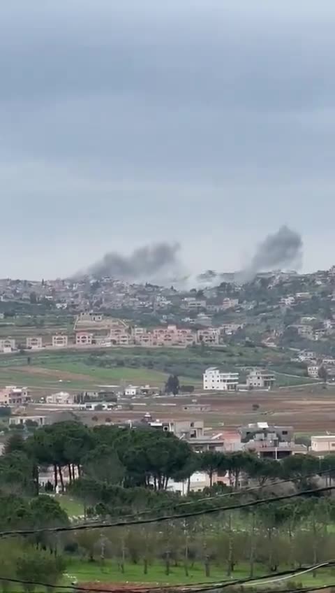 Израелската армия нанася въздушни удари в Айта Аш Шаб