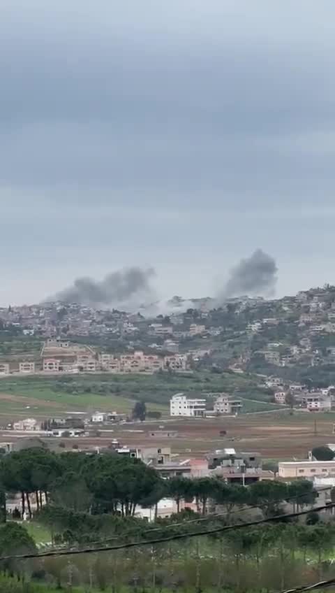 Luftangriffe der israelischen Armee in Ayta Ash Shab
