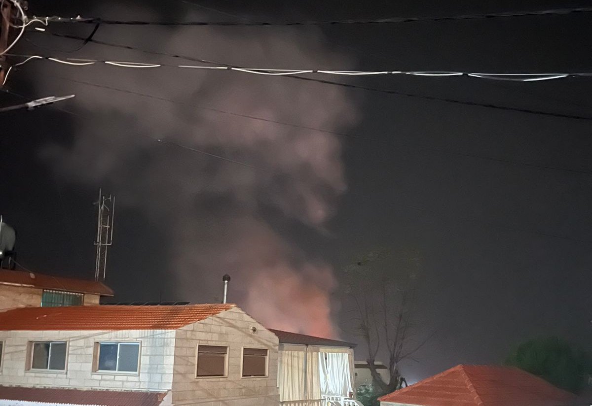 Israeli warplanes launched an air strike with missiles targeting the town of Naqoura