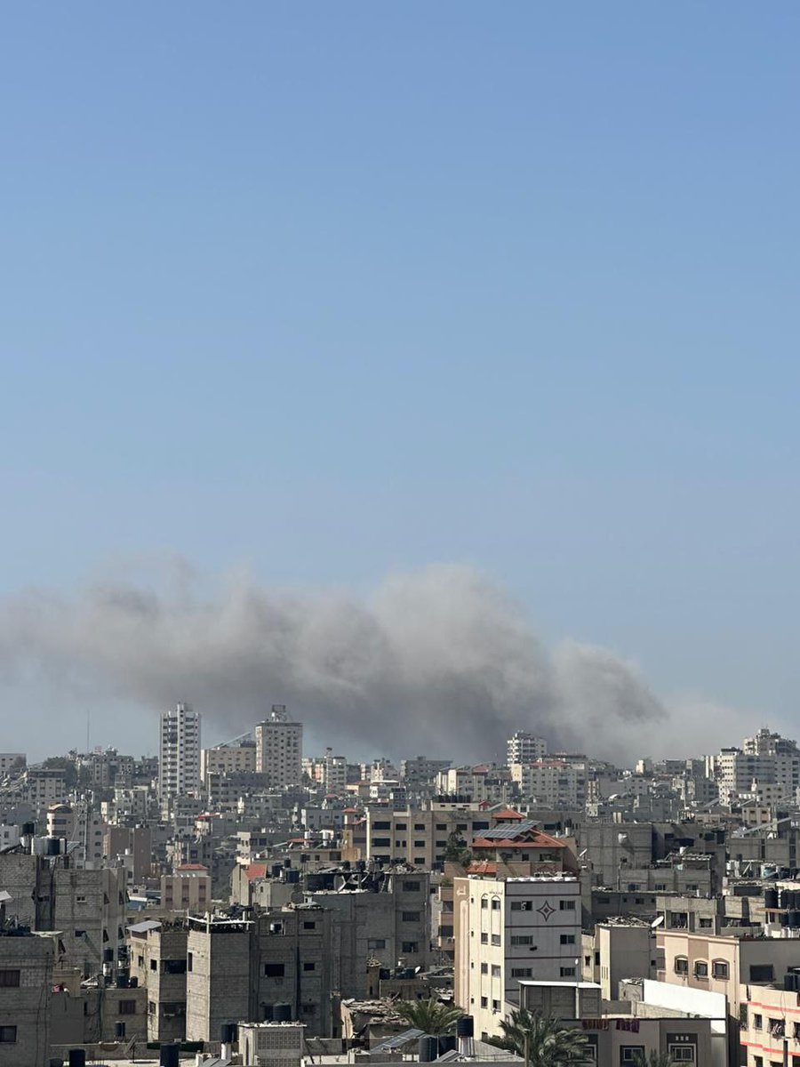 طيران  الحربي يواصل شن غاراته على عدة أهداف في محيط مستشفى الشفاء غرب مدينة غزة