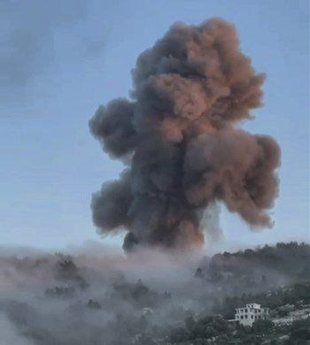 الطيران الحربي المعادي يشنّ سلسلة غارات جوية بالصواريخ استهدفت مرتفعات عرمتى والريحان في جنوب لبنان