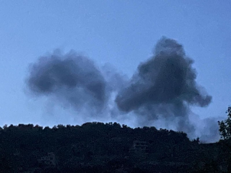 الطيران الحربي المعادي غارات جوية بالصواريخ استهدفت مرتفعات جبل_الريحان