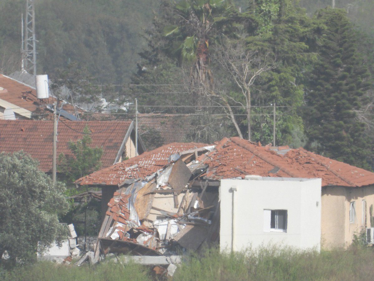 6 انفجارات بين مباني مستعمرة المطلة إسرائيلية بإستهدافٍ  من لبنان
