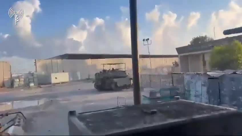 Israeli army forces enter Rafah border crossing