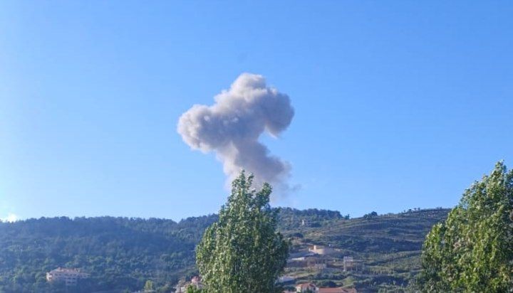 Israeli warplanes attack the heights of Jabal al-Rayhan