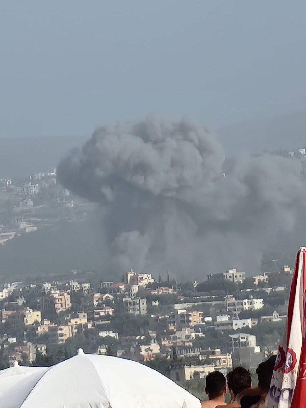 Israeli army air strike between Chaaitiyeh and Qlaileh