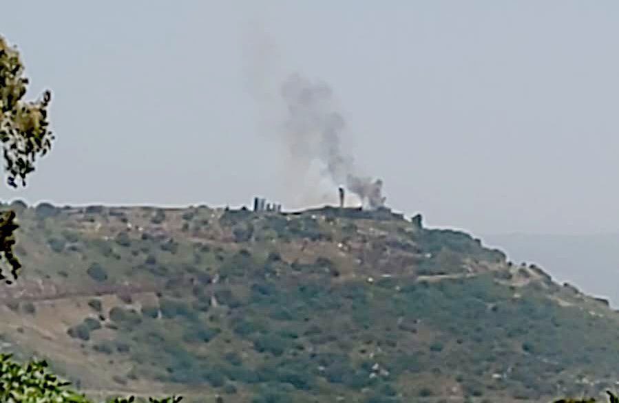 Nnالنيران تندلع من موقع العدو إسرائيلي في  رويسات القرن في مزارع_شبعا بعد استهدافه بالصواريخ الموجهة