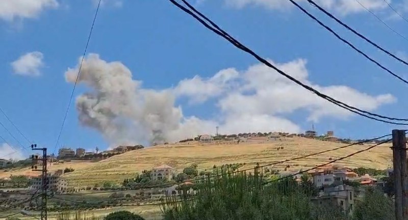 Israeli warplanes raided the town of Maroun al-Ras