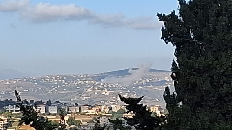 الطيران الحربي المعادي يشنّ غارة جوية استهدفت بلدة حولا الحدودية في جنوب لبنان