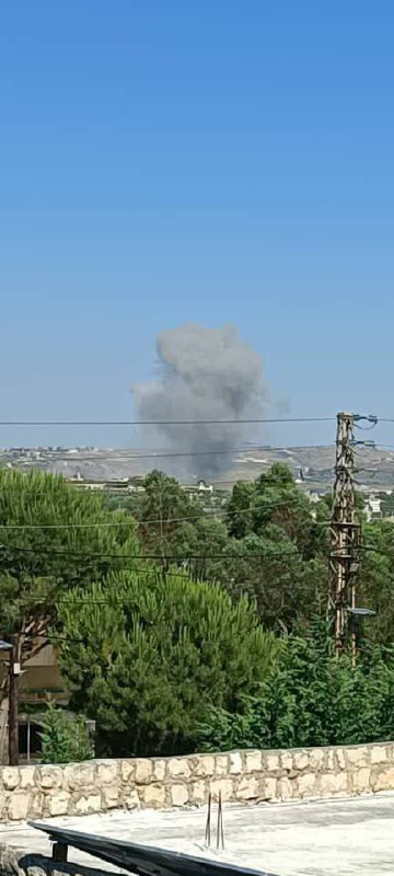 Israeli army air strike near Qantara