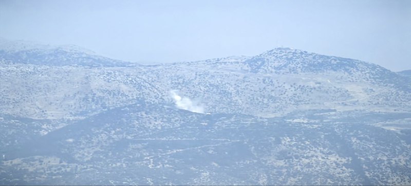 Israeli artillery targets the Shanouh area on the outskirts of the town of Kafr Shuba with incendiary shells with the aim of starting fires.