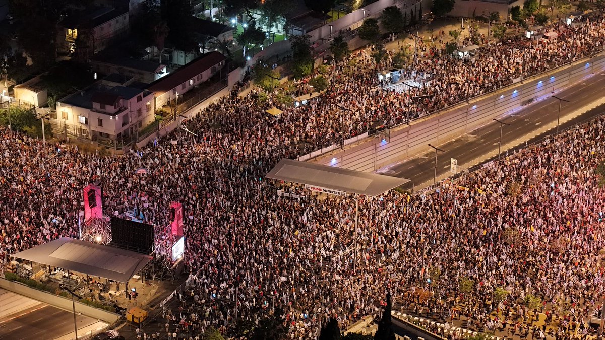 Massive anti-government protest this evening in Tel Aviv, and in dozens of others locations in Israel. Organizers say it is the biggest protest since October 7