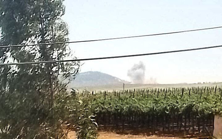 Israeli warplanes launched an air strike targeting the vicinity of the Sarda area, south of the city of Khiam.