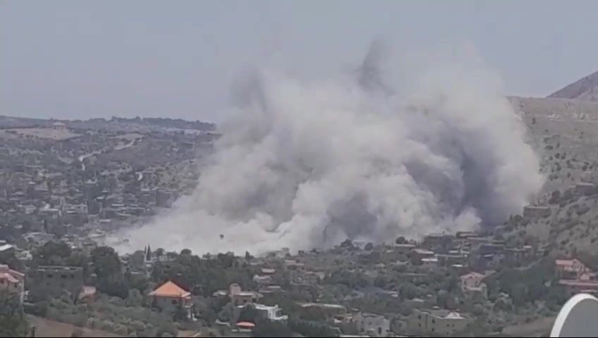 Israeli warplanes launched an air strike targeting the town of Aitaroun