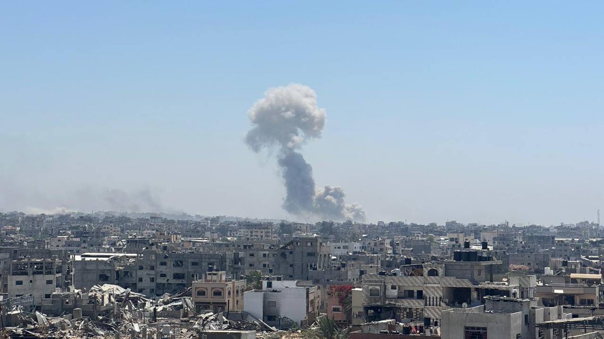 Army carries out a bombing operation in the eastern areas of the Shujaiya neighborhood, east of Gaza City