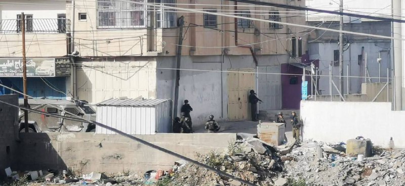 Israeli security forces storming Al-Fawwar camp, south of Hebron.