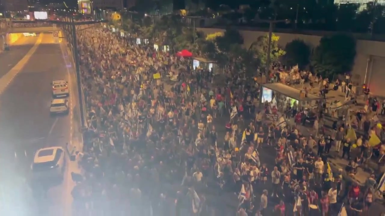 Tel Aviv anti-gov rally for the immediate release of the 120 hostages #BringThemHomeNow.