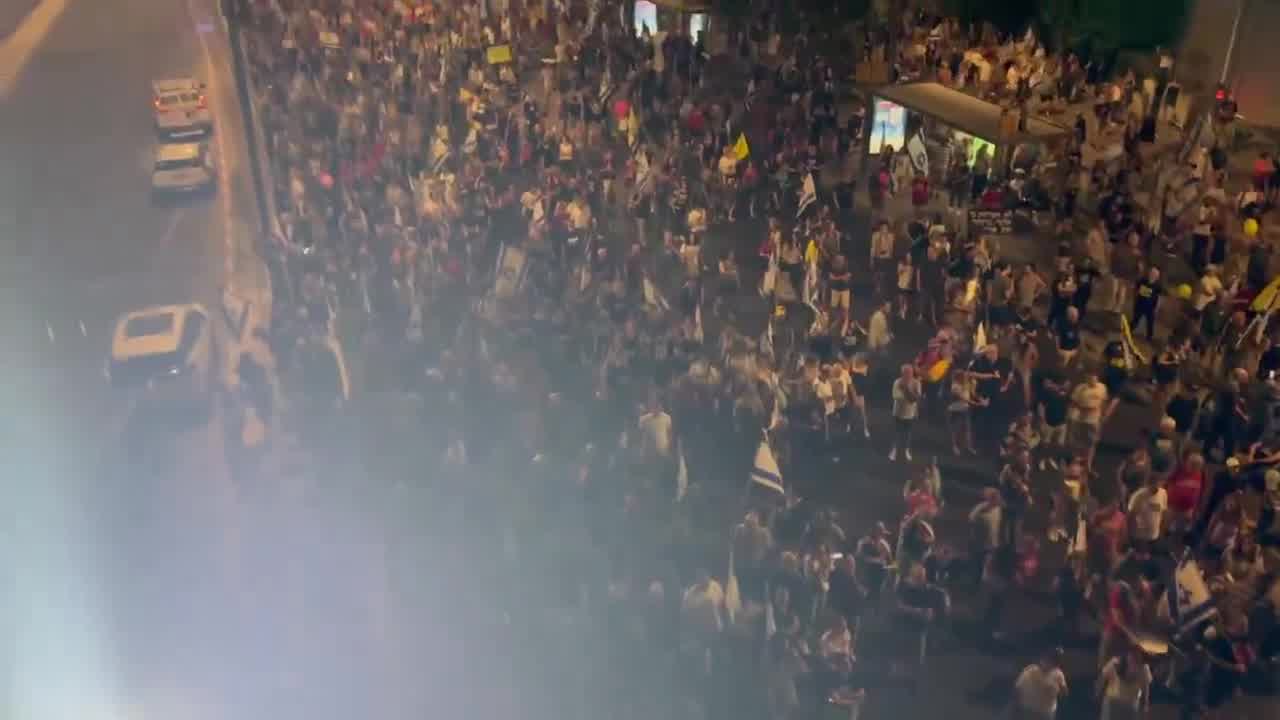 Tel Aviv anti-gov rally for the immediate release of the 120 hostages #BringThemHomeNow.