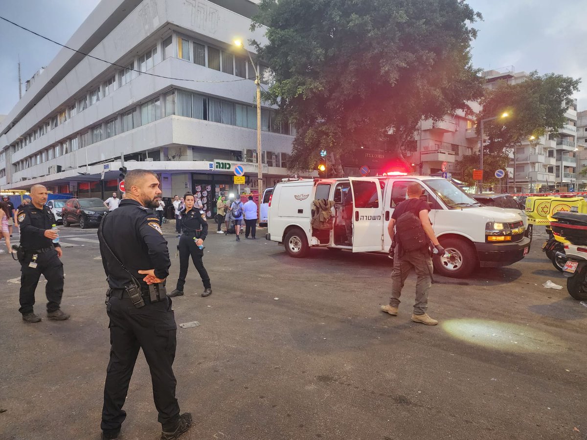 Israel Police Spokesperson’s Unit:Summary of the Explosion in the Tel Aviv AreannAt around 3:00 AM, hundreds of reports were received at the Tel Aviv District Police Emergency Dispatch Center regarding a loud explosion heard in the Tel Aviv area. Large police forces were dispatched to the scene, secured the area, and conducted searches for suspicious objects and additional threats. During the searches, the police, along with emergency and rescue forces, discovered a man in his 50s in a nearby building who was found dead in his apartment, with shrapnel wounds on his body. Additionally, 10 individuals with minor injuries (according to medical sources) were evacuated for medical treatment.