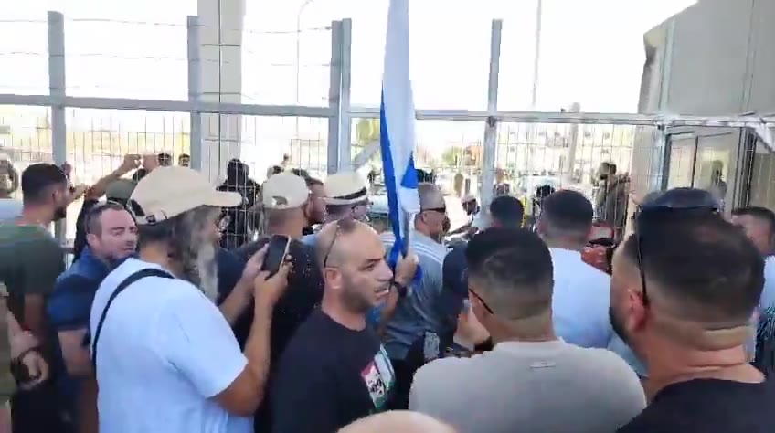 Protesters, including Knesset members, stormed Sde Teiman base after the arrest of soldiers who are suspected with abusing a Hamas member in the base