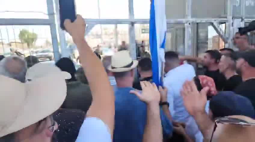 Protesters, including Knesset members, stormed Sde Teiman base after the arrest of soldiers who are suspected with abusing a Hamas member in the base