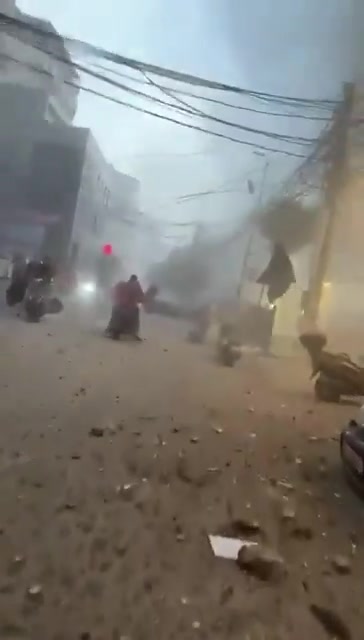 Un bâtiment appartenant au Hezbollah à Haret Hreik, dans la banlieue sud de Beyrouth, a été bombardé par Israël. Il se trouve à proximité de la mosquée Hassanein et de l'hôpital Bahman.