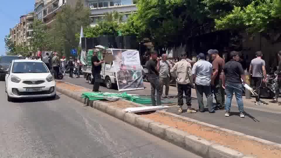 Préparatifs des funérailles symboliques du leader du Hamas assassiné Ismail Haniyeh et de son garde du corps à Téhéran - prières à Tarik Jdeidih, quartier de Beyrouth