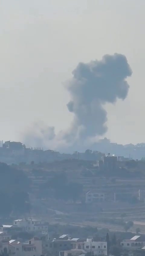 Israeli army-Luftangriff in Ayta Ash Shab