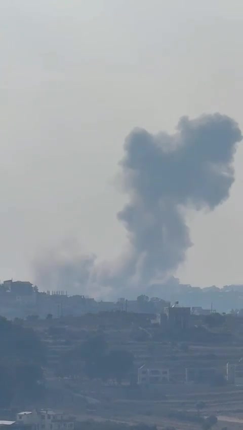 Israeli army-Luftangriff in Ayta Ash Shab