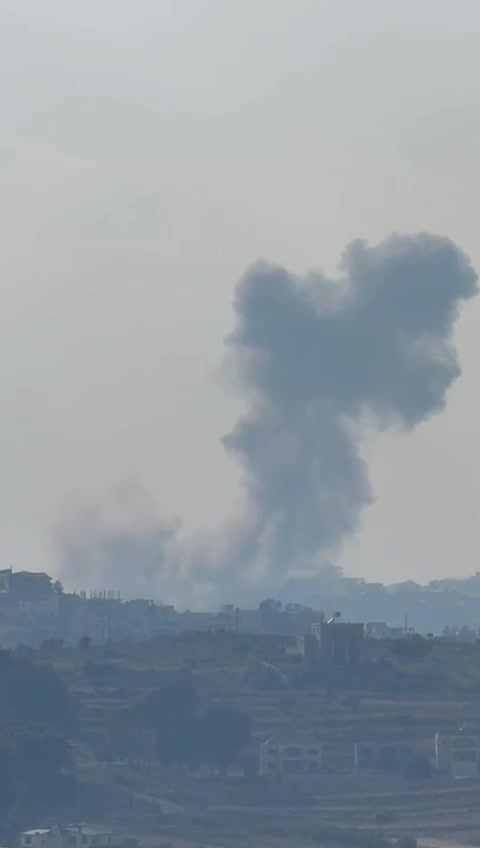 Israeli army-Luftangriff in Ayta Ash Shab