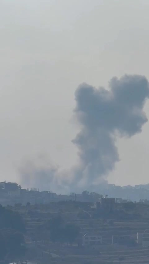 Israeli army-Luftangriff in Ayta Ash Shab