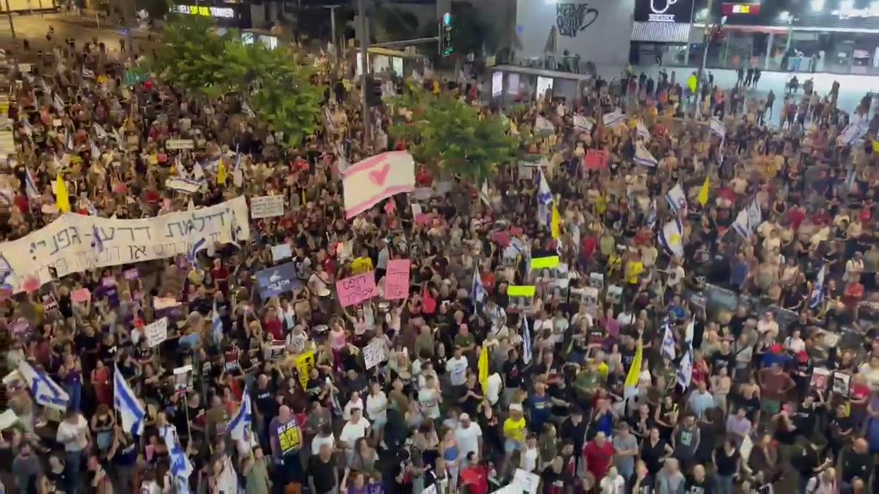 The protest outside Israeli army HQ in Tel Aviv(Oded Engel)