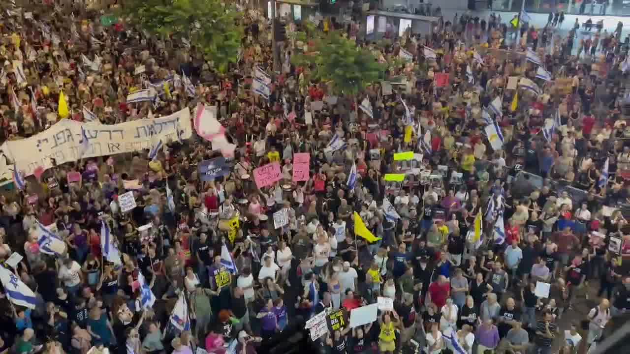 The protest outside Israeli army HQ in Tel Aviv(Oded Engel)