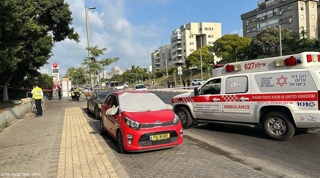 MDA: The death of a 70-year-old woman who was hit in Holon has been determined; 3 other injured people are being taken to the hospital in serious condition