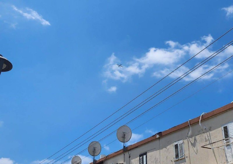 Un dron de Hezbollah sobrevolando los cielos de la ciudad de Nahariya.