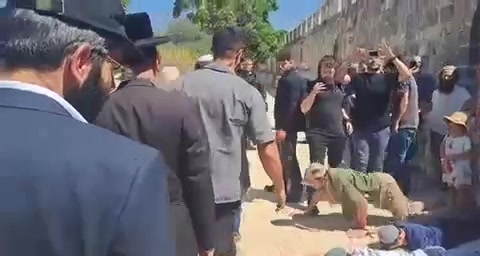 Religious Jews bow on the Temple Mount in the presence of National Security Minister Itamar Ben Gabir.