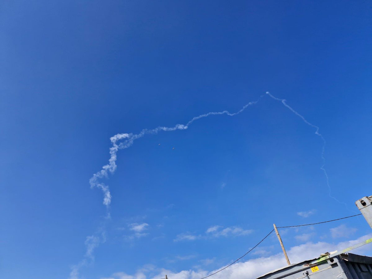 Hace poco se lanzó un misil interceptor contra un objetivo aéreo sospechoso frente a la costa de Acre, según el ejército israelí. No sonó ninguna sirena. El ejército israelí afirma que todavía está investigando el incidente