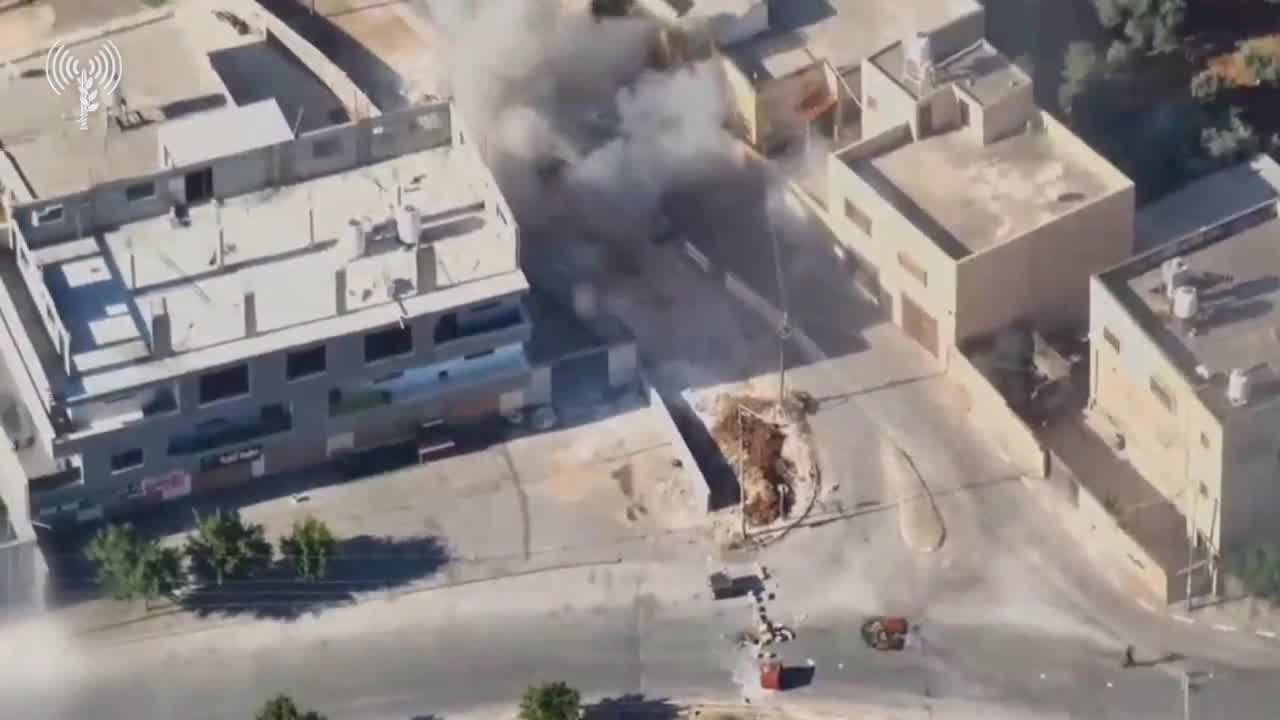 L'armée israélienne a publié une vidéo d'une frappe aérienne dans la ville de Tamun, au nord de la Cisjordanie, qui a tué quatre hommes armés palestiniens plus tôt dans la journée.