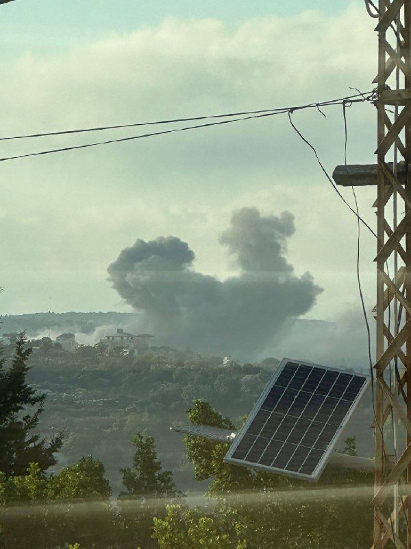 Israeli army air strike in Ayta Ash Shab