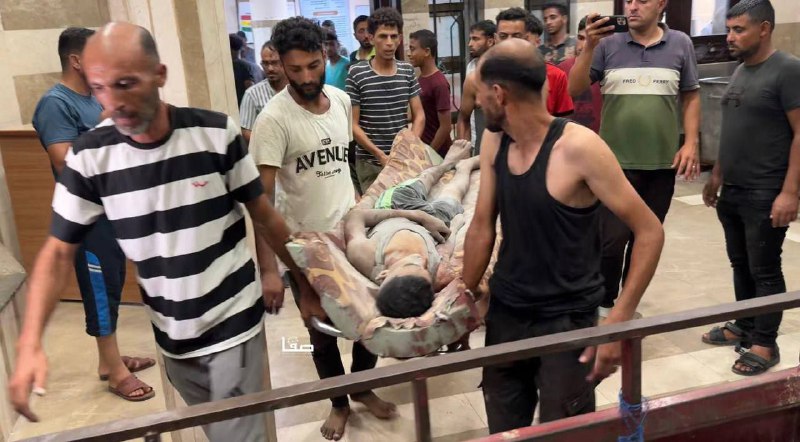 4 muertos y 6 heridos en un bombardeo israelí contra la casa de la familia Musabah en la localidad de Abasan al-Kabira, al este de Khan Yunis, en el sur de la Franja de Gaza