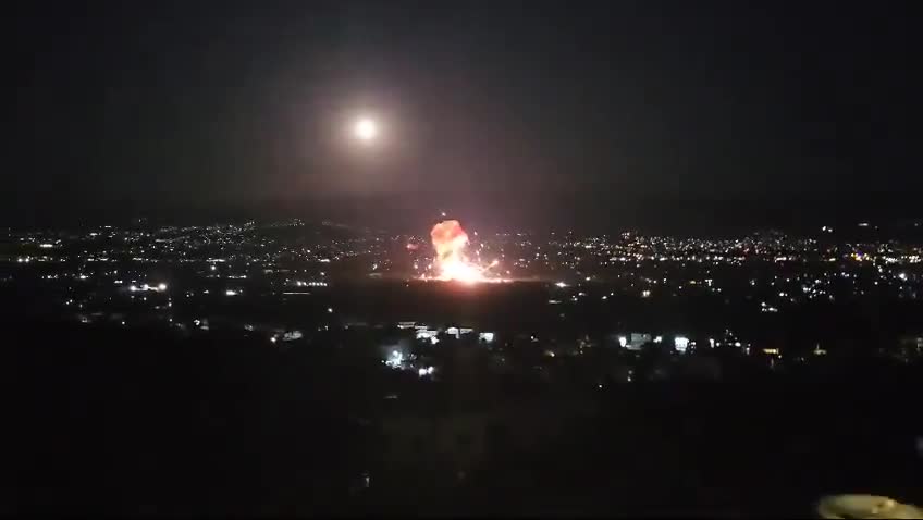 Video from the attack tonight in the Lebanon Valley - missiles flying in the air - Israeli Air Force attacks Hezbollah missile depots