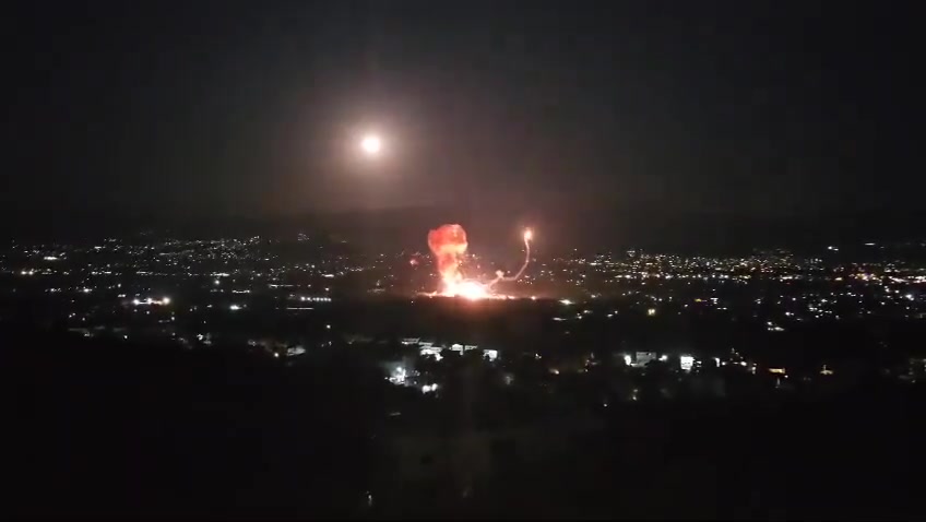 Video from the attack tonight in the Lebanon Valley - missiles flying in the air - Israeli Air Force attacks Hezbollah missile depots