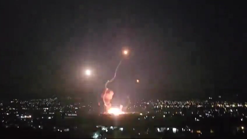 Video from the attack tonight in the Lebanon Valley - missiles flying in the air - Israeli Air Force attacks Hezbollah missile depots