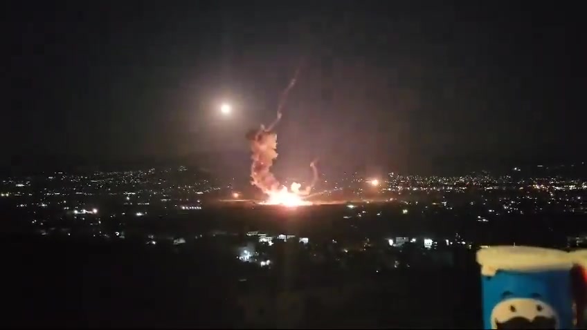 Video from the attack tonight in the Lebanon Valley - missiles flying in the air - Israeli Air Force attacks Hezbollah missile depots