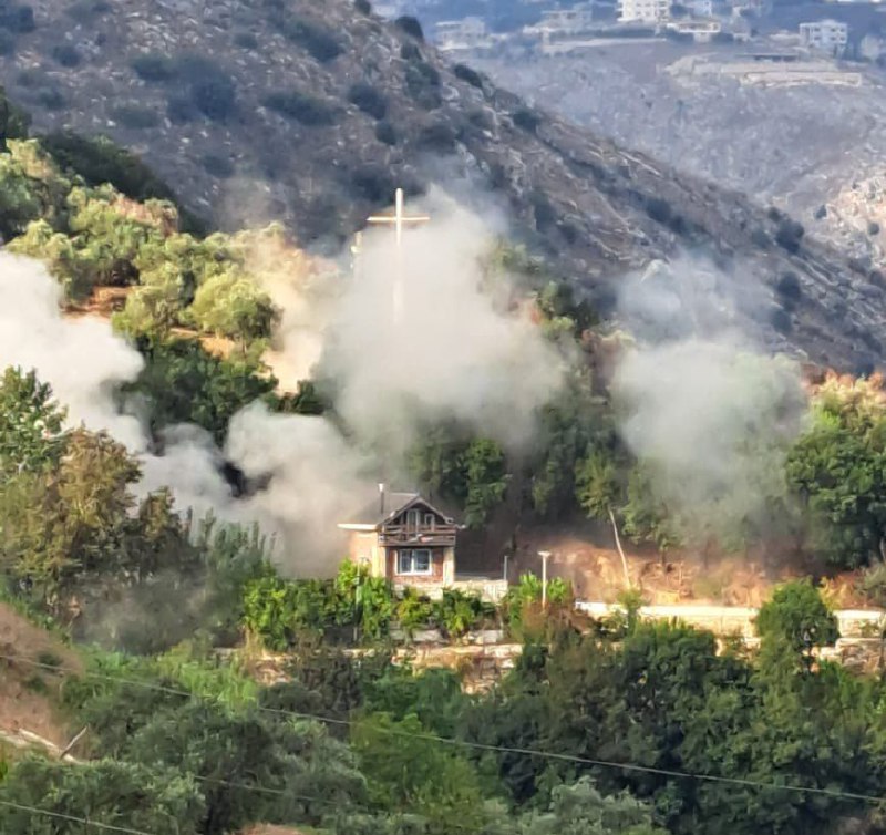 Des bombardements d'artillerie israéliens ont ciblé les environs de la ville de Deir Mimas en direction du fleuve Litani