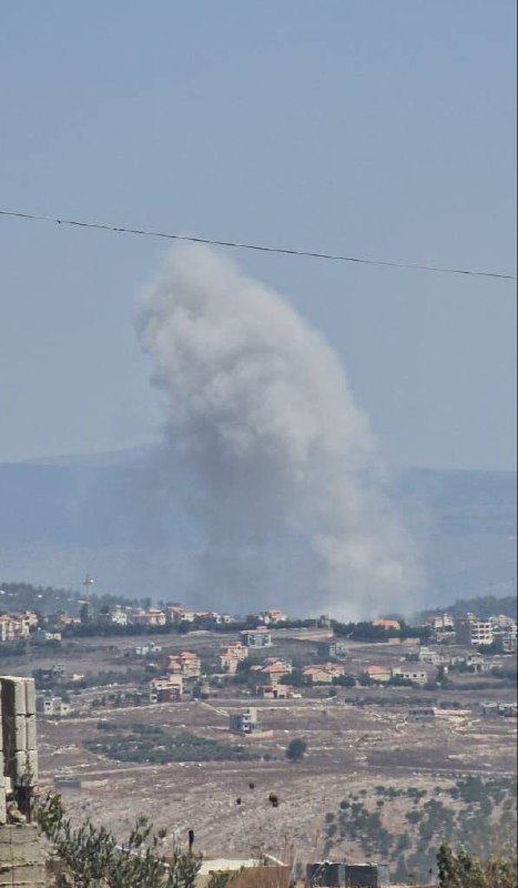 Frappe aérienne de l'armée israélienne à Meis Al Jabel (photo) et également à Beit Lif