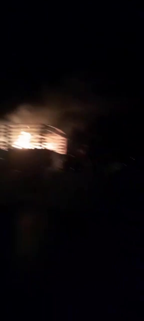 Un reportage au Liban sur un camion qui a été attaqué depuis les airs dans la région du village de Rasem al-Hadath dans le district de Baalbak au Liban profond.