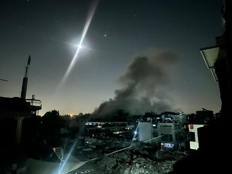 Aviones lanzan ataques al campamento de Jabalia, al norte de Gaza.